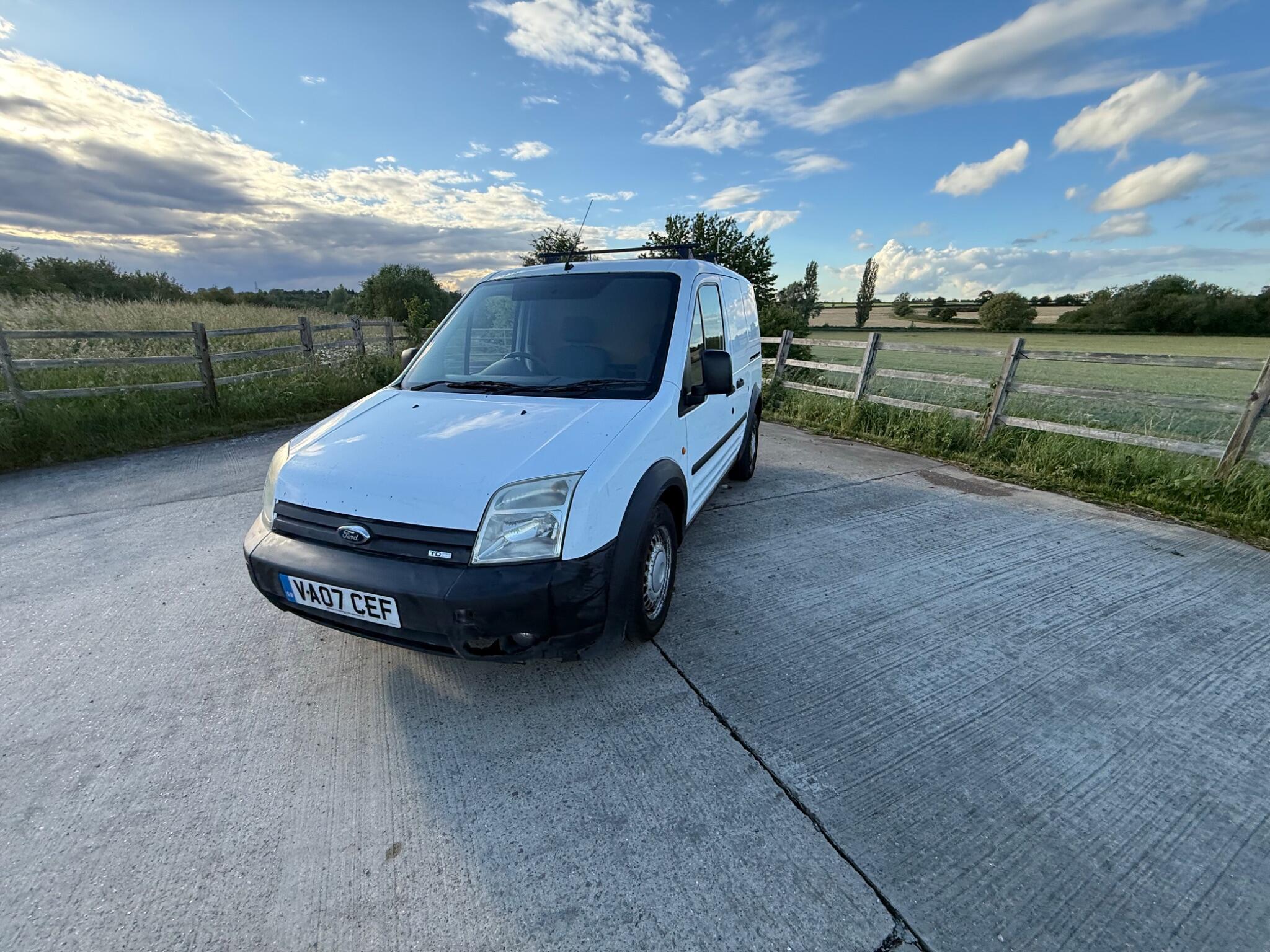 Ford Transit Connect 1.8 TDCi T200 LX L1 H1 4dr — photo 48 of 86